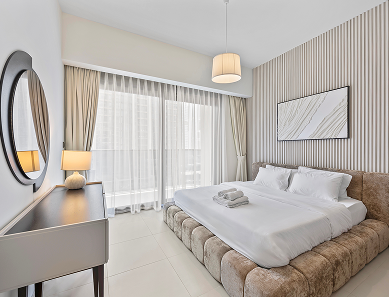 Luxury Studio — Private Jacuzzi & Canal View | Trillionaire Residences
